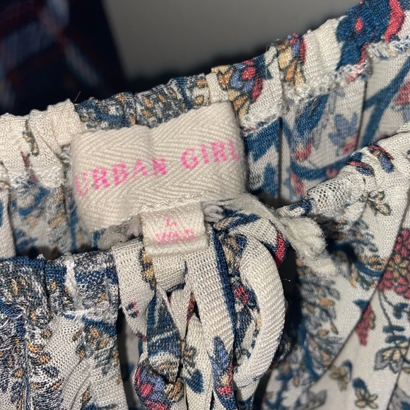 OFF SHOULDER TOP - Picture 2 of 2